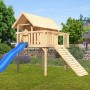 Karibu Stelzenhaus Fidel Set mit blauer Rutsche und Holzrampe im Garten.