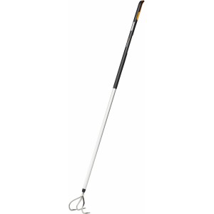 Fiskars Krümmer mit 3 Zinken, ein Gartenhandgerät zum Auflockern des Bodens.