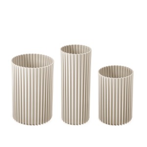 Lamela Vasen-Set Nemo: 3 beigefarbene Zylindervasen mit geriffelter Oberfläche. Modern & dekorativ für Blumen.