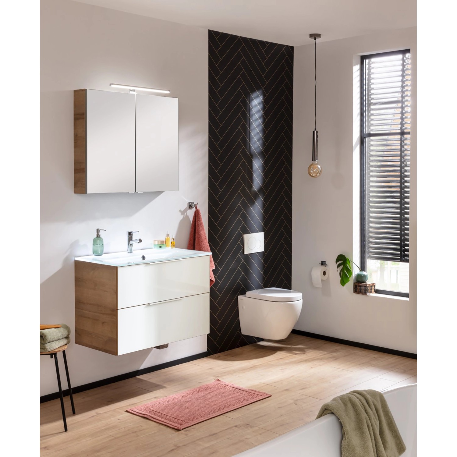 Fackelmann LED-Spiegelschrank B.Brillant 80 cm Asteiche im Badezimmer.