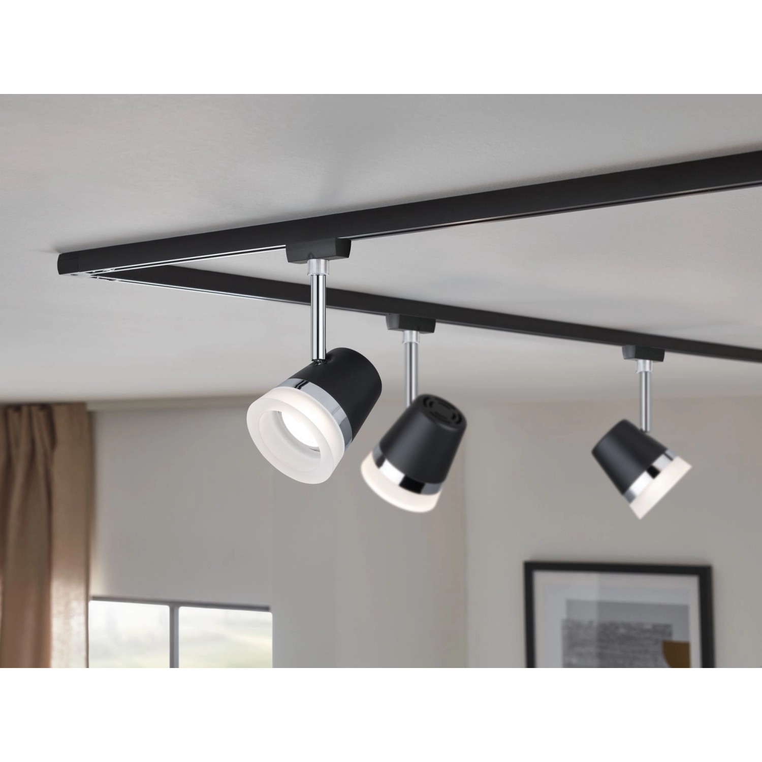 Paulmann URail LED-Spot Cone, schwarz matt/chrom, an Schienensystem montiert.
