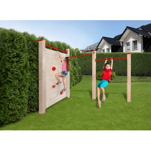 Weka Reck und Kletterstation Tabaluga mit Kindern beim Klettern und Hangeln im Garten.