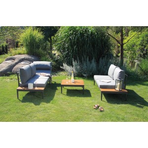 Acamp Loungegruppe Paros in Anthrazit/Teak (FSC®) auf Rasen. Gartenmöbel-Set mit Tisch, Bänken und Eckteil.