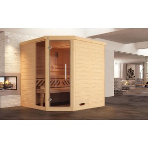 Weka Massivholz-Elementsauna Kemi Eck mit Glastür und Fenster in Wohnraum-Szene.