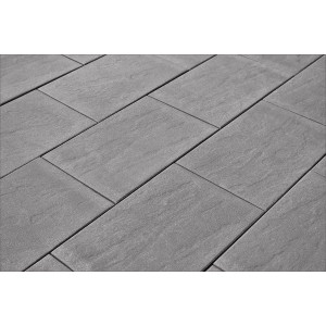 Anthrazitfarbene Terrassenplatten in Schieferoptik, 60x40 cm, verlegt.