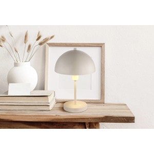 Sandfarbene Globo Tischleuchte Atoma I aus Metall, 20x31 cm, im minimalistischen Design.
