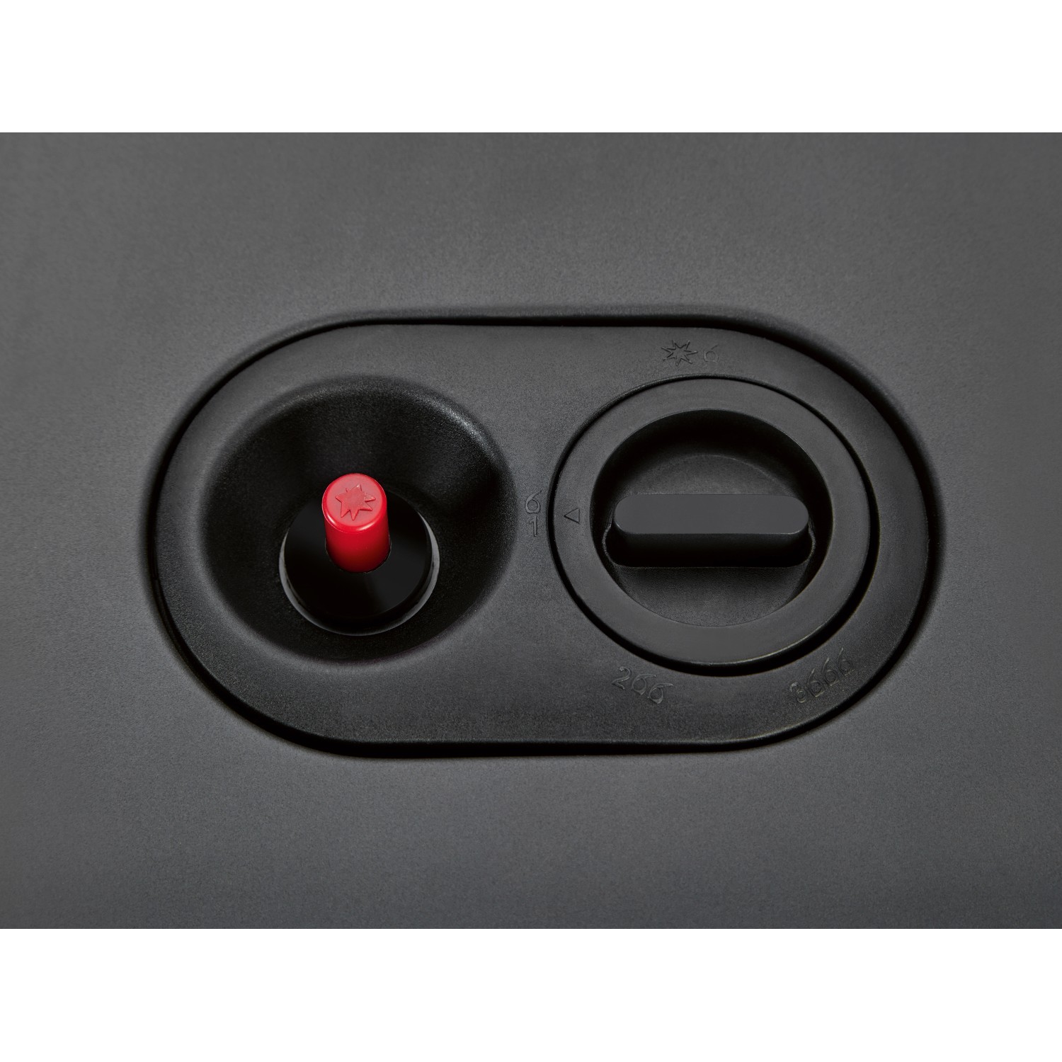 Detailaufnahme: Bedienelemente des Infrarot-Gasheizofens mit rotem Zündknopf und Drehregler.