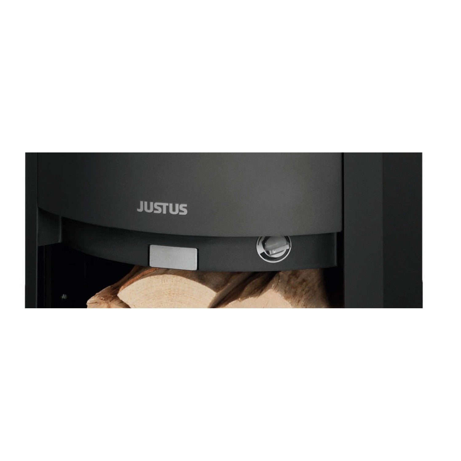 Detailaufnahme: Justus Baltrum 2.0 Kaminofen mit Holzscheiten und Automatik.