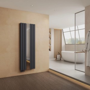 Vertikaler Emke Spiegel-Heizkörper Anthrazit, 180x60 cm, mit integriertem Spiegel im modernen Bad. Design-Paneelheizkörper.