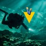 Varta Longlife Power AA Batterien, 4er Pack, im Einsatz beim Tauchen unter Wasser.