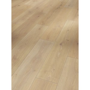 Helle, wasserfeste Parador Classic 1050 Laminat Dielen in Holzoptik, verlegt.