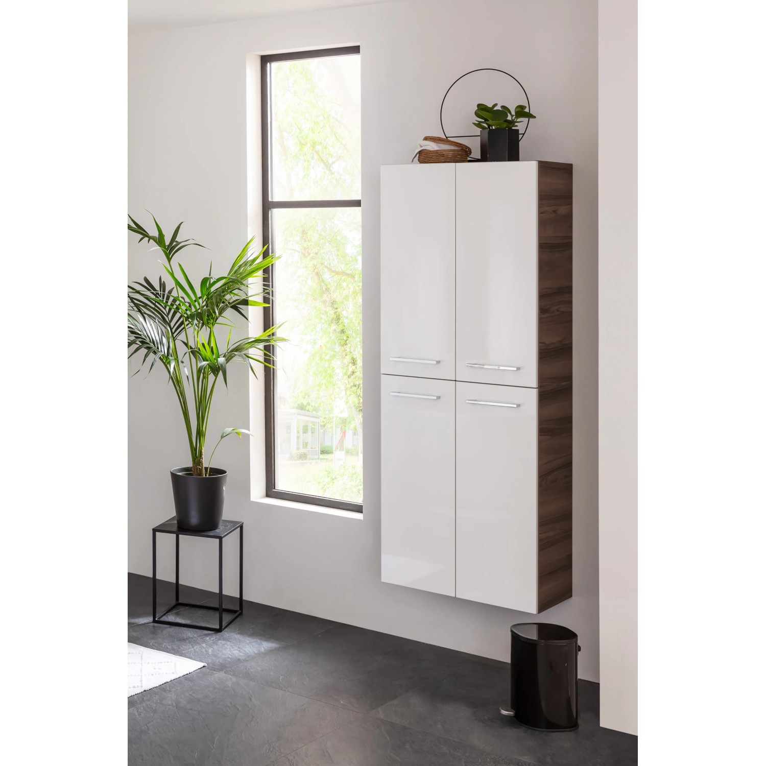 Fackelmann Hochschrank Verona, 30 cm, Nussbaum/Weiß Hochglanz, mit vier Einlegeböden.