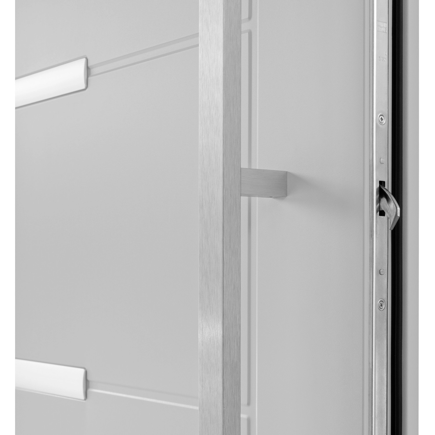 Detailaufnahme: Graue Sicherheits-Haustür ThermoSpace Oslo Prime RC2 mit Griff und Schloss.
