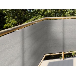 Grau-anthrazitfarbener Balkonsichtschutz Floracord am Balkongeländer befestigt.