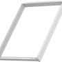 Velux Dämm- und Anschluss-Set für Dachfenster-Verlängerung, bestehend aus Rahmen und Schürze.