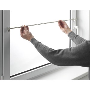 Gardinia Klemmstange Press&Go, weiße Vitragestange (50-80cm) wird am Fensterrahmen befestigt.
