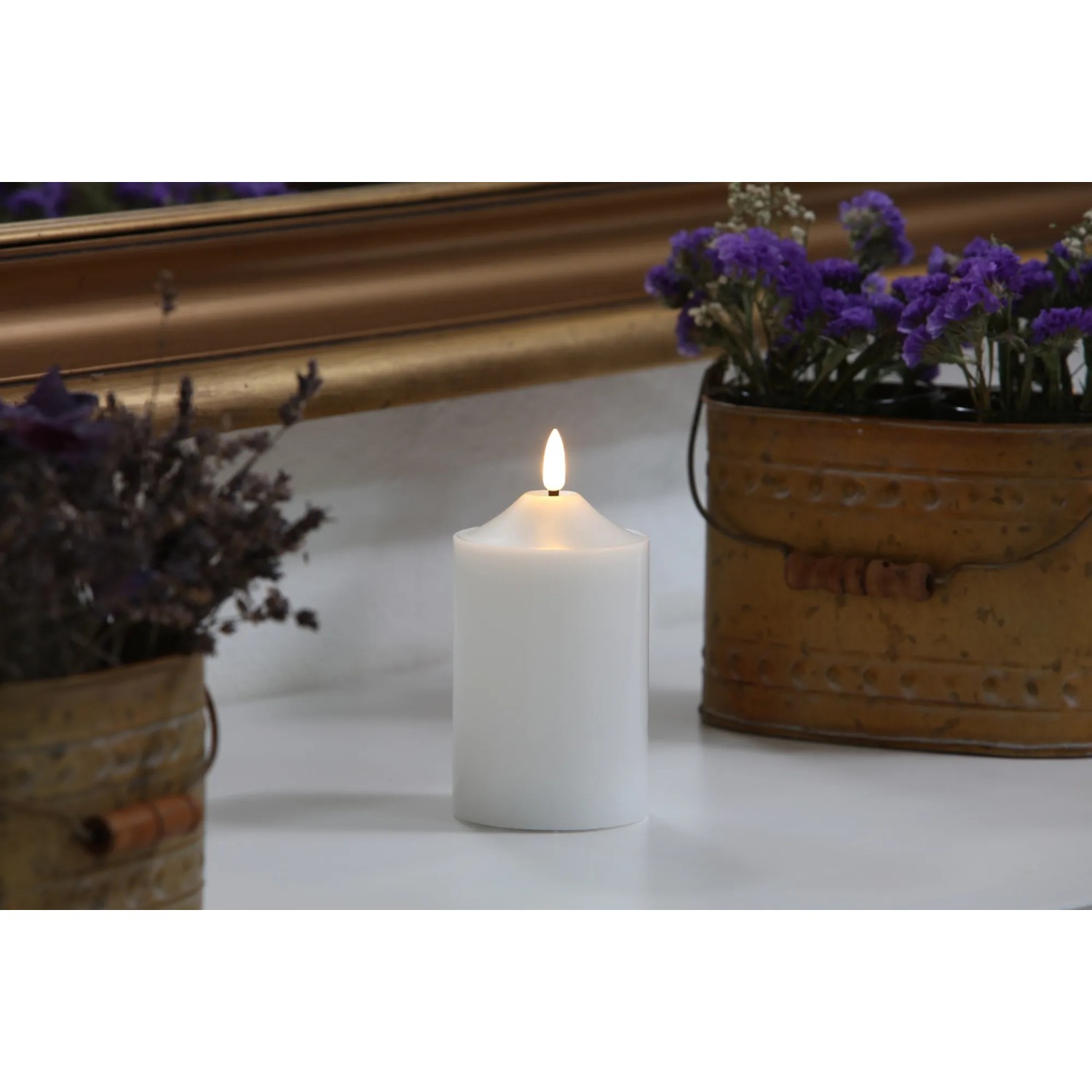 Weiße 3D LED Echtwachs Kerze Vela, 14,5 cm hoch, mit flackernder Flamme für stimmungsvolles Licht.
