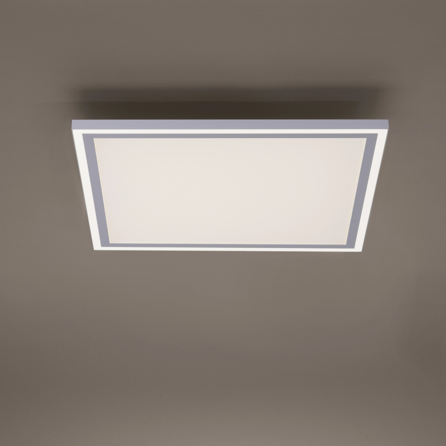 Quadratische, dimmbare LED-Deckenleuchte Edging in Weiß, 46,4x46,4 cm. Modernes Design.