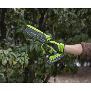 Greenworks Akku-Kettensäge CS1032GA2 im Set mit Akku, Ladegerät und 10 cm Schwert.
