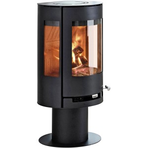 Aduro 9.3 Kaminofen, Stahl schwarz, 6 kW, mit Feuer im Brennraum.