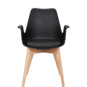 Schwarzer Kayoom Polsterstuhl Chaplin im 2er-Set mit hellem Holzgestell.