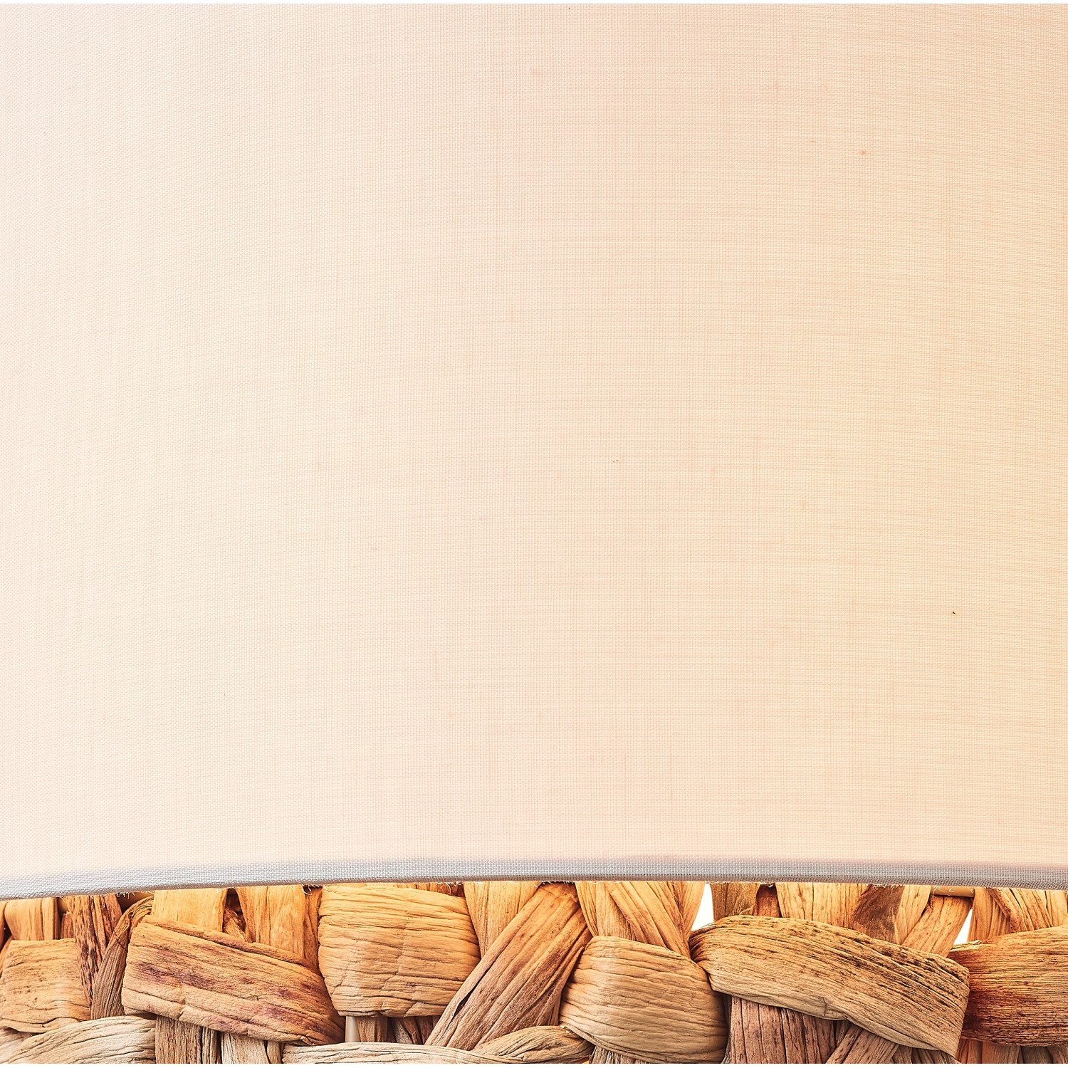 Detailaufnahme: Brilliant Standleuchte Waterlilly, 1,6 m, schwarz/natur, mit Textilschirm und Wasserhyazinthe.