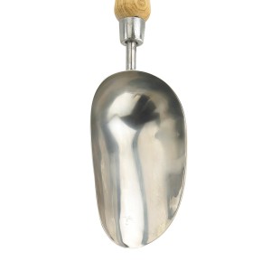 Kent & Stowe Pflanzschaufel aus Edelstahl mit Holzgriff für Gartenarbeiten.