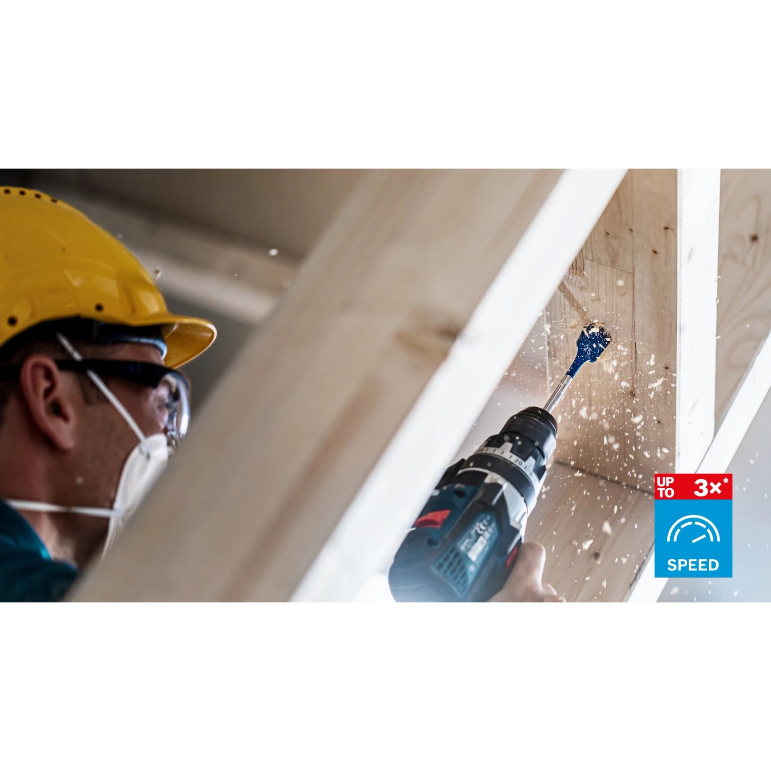 Bosch Flachfräsbohrer Expert Self Cut Speed im Einsatz beim Bohren in Holz.