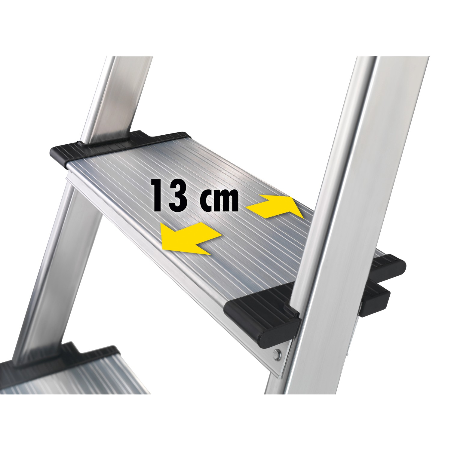 Detailaufnahme einer Stufe der Hailo Alu-Haushaltsleiter XXL Comfortline, 13 cm tief.