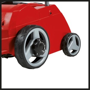 Detailaufnahme: Roter Einhell Elektro-Vertikutierer GC-ES 1231/1 mit Rädern und Tiefeneinstellung.