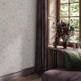 Beige Marburg Vliestapete mit floralem Landhausstil-Muster für Wohnräume.