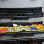 Stanley FatMax Werkstattwagen mit Schublade und Kleinteilen in gelben Fächern.