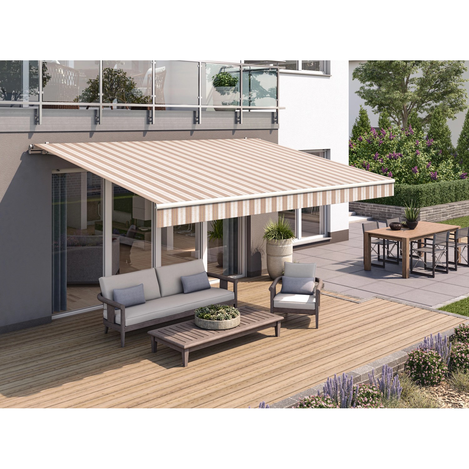 Gelenkarmmarkise Wismar Classic, 300x200 cm, braun-beige gestreift, montiert über einer Terrasse.