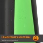 Wassertropfen auf schwarzem und grünem, wasserfestem Material des HOMCOM Aufblas-Kürbis. Ideal für Halloween Deko draußen.