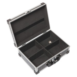 Offener, schwarzer LUX Universalkoffer AKG 120 mit Fächern, ideal zur Werkzeugaufbewahrung.