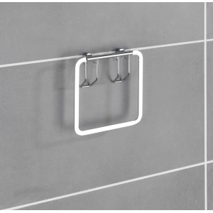 Wenko Handtuchring Premium aus glänzendem Edelstahl zur Wandmontage im Badezimmer.