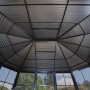 Innenansicht Sojag Pavillon Charleston mit Dach aus Stahl und Fenstern.
