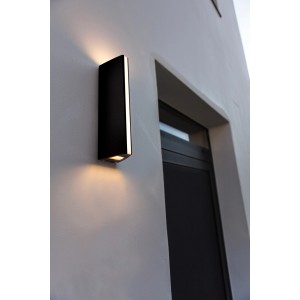 Moderne Lutec LED-Außenwandleuchte Leo in Anthrazit mit Up & Down Lichteffekt.