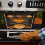Pit Boss Kombi-Grill mit Smoker: Kuchen backen im Smoker-Ofen.