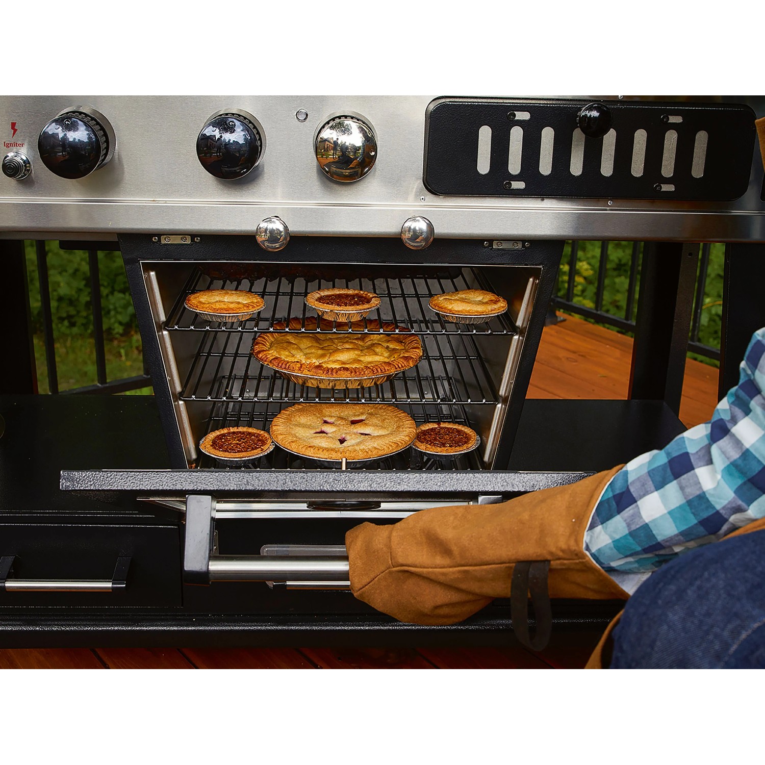Pit Boss Kombi-Grill mit Smoker: Kuchen backen im Smoker-Ofen.