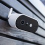 Weiße Abus Akku-Kamera Pro mit Basisstation zur Videoüberwachung im Außenbereich.