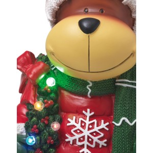 Mehrfarbiges Polyresin Rentier als Weihnachtsdekoration mit LED-Beleuchtung, Schal, Mütze und Kranz.