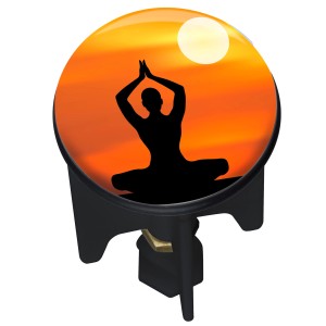 Wenko Waschbeckenstöpsel Pluggy Arrebol mit Yoga-Motiv vor Sonnenuntergang.