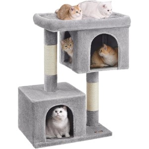 Heller, grauer Feandrea Kratzbaum (101 cm) mit drei Katzen, Liegeflächen und Höhlen.