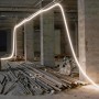 Kabeltrommel mit 25 m Lichtband im Rohbau, leuchtend weiß.