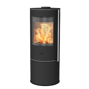 Schwarzer Fireplace Isola Kaminofen aus Stahl, 6 kW, mit Automatik und brennendem Feuer.