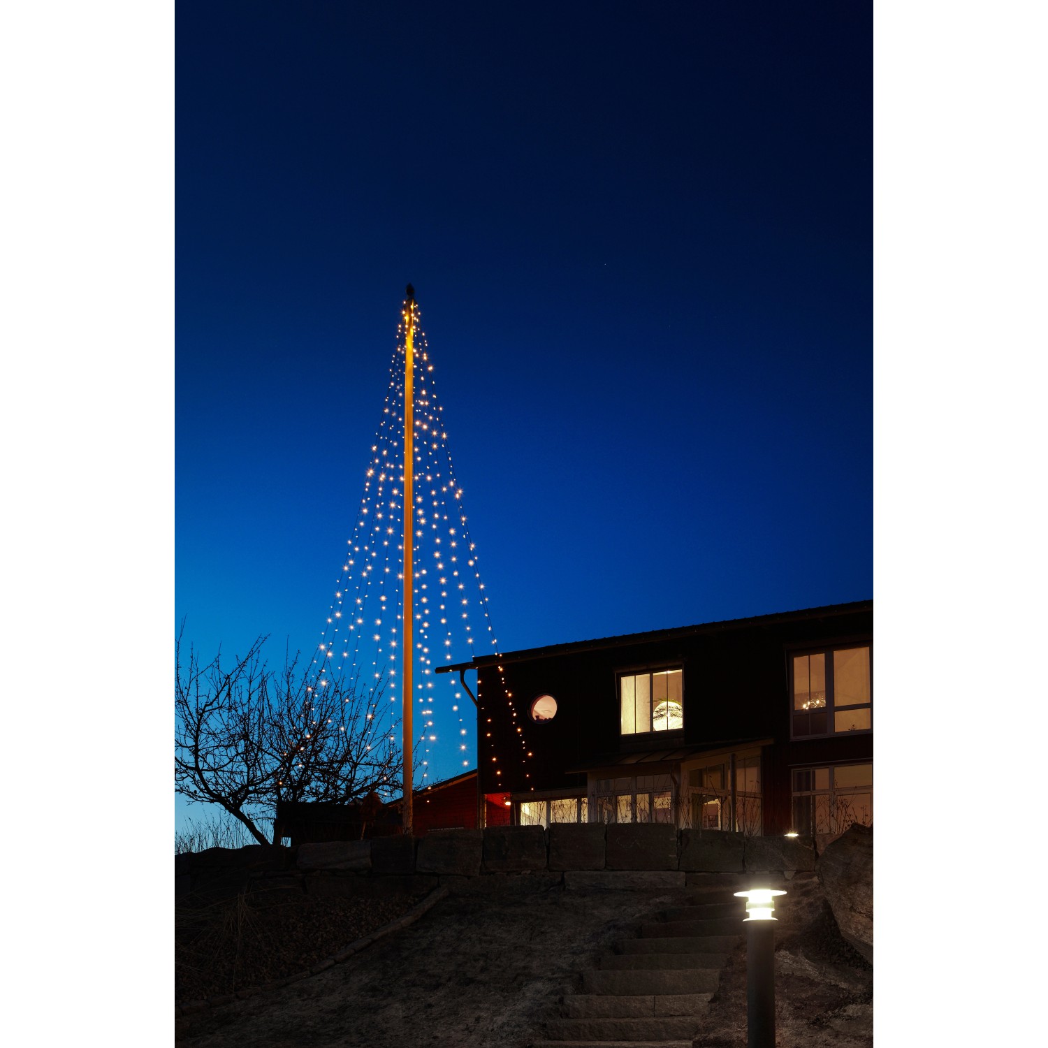LED Lichterkette Sken für den Fahnenmast 440 warmweiße LEDs innen und