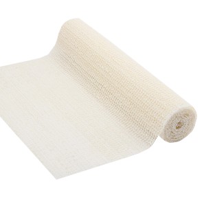 Cremefarbene Venilia Venigrip Anti-Rutsch Unterlage, 50x150 cm, aufgerollt.