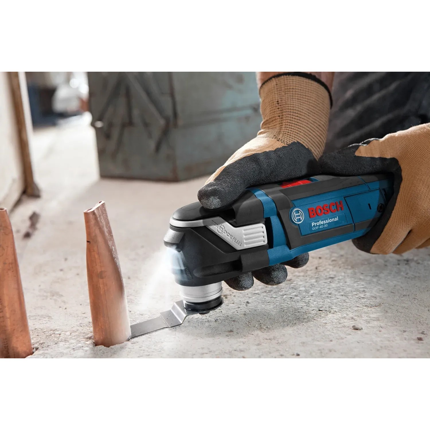 Bosch Professional GOP 40-30 Multicutter in Aktion mit Zubehör in L-Boxx.