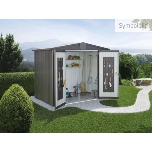 Dunkelgraues Biohort Metall-Gerätehaus Europa mit offenen Türen, gefüllt mit Gartenwerkzeugen, im grünen Garten.